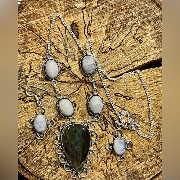 Rainbow Moonstone & Labradorite Pendant & Earrings Set - Picture 7 of 7